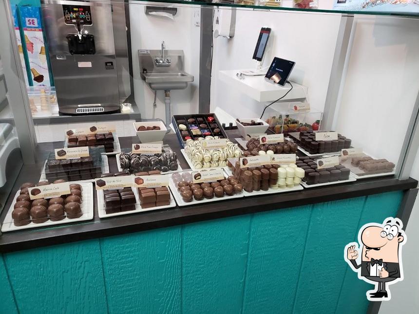 La Creme de la Creme Creamery Inc, 389 John St in Burlington