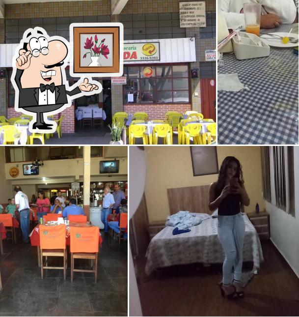 O interior do Pizzaria e Churrascaria Avenida