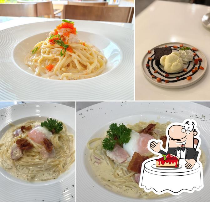 "Curry and rice at The Janduan café bearing 31" предлагает разнообразный выбор десертов
