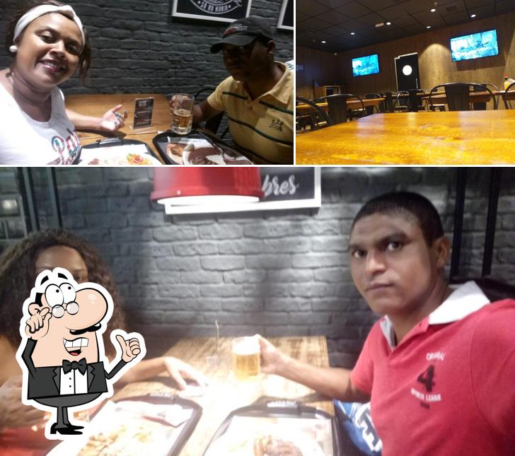 Sente em uma das mesas no Mania de Churrasco | Prime Steak & Burger