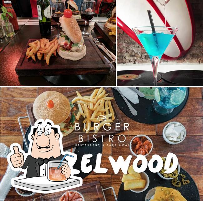 Это снимок, где изображены напитки и бургеры в Burger Bistro Hazelwood