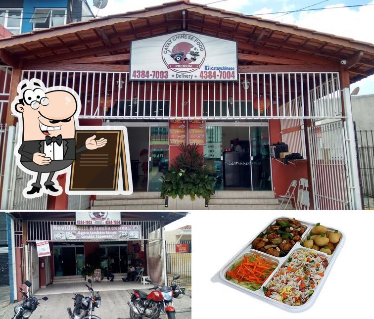 A exterior e comida do restaurante