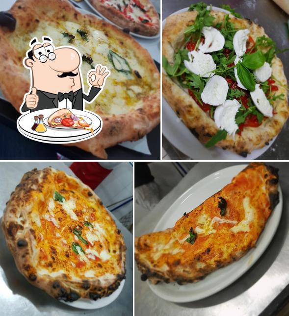 A Pizzeria Bella Napoli, puoi assaggiare una bella pizza
