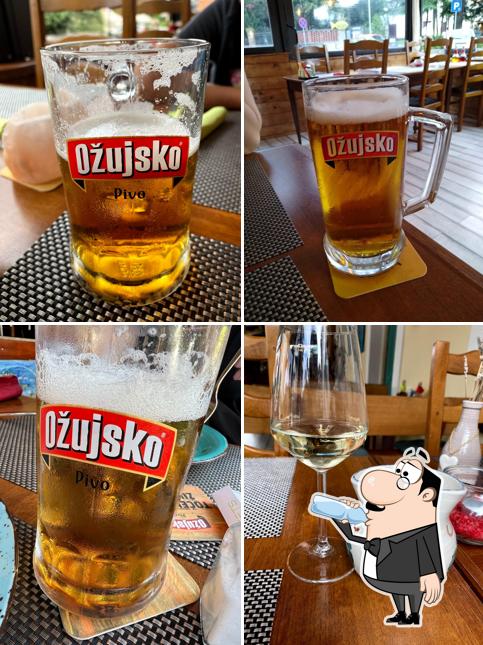 Prenditi un drink a Restoran Stari Grad