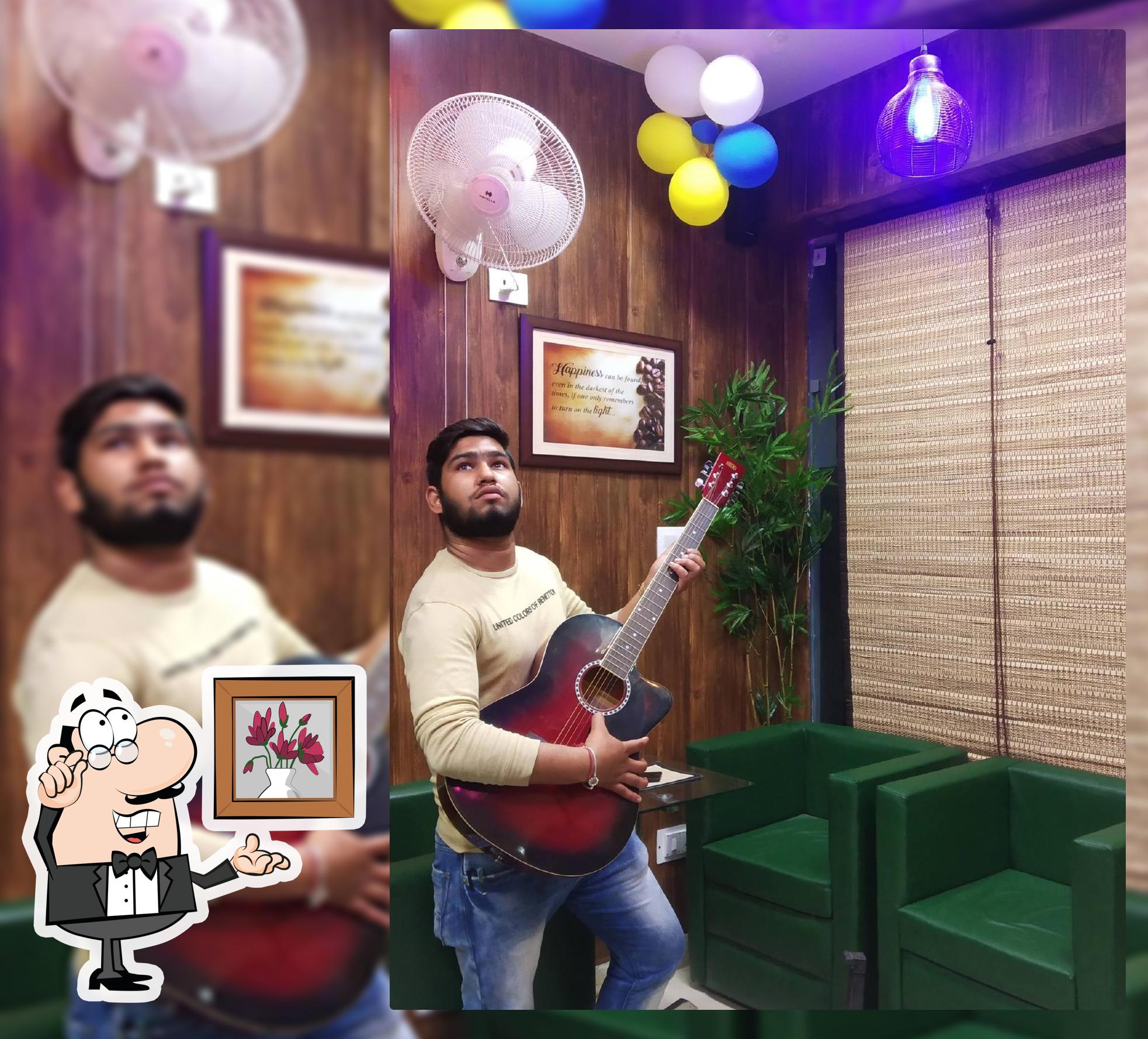 Cafe Chokolade, Shastri Nagar Square