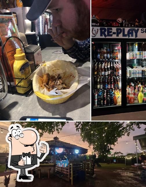 Replay Sports Bar & Grill in De Pere Restaurant menu and reviews