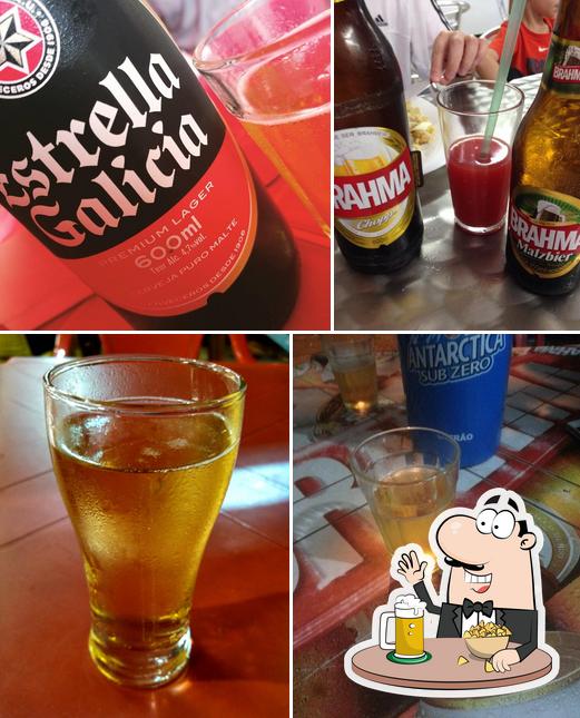 Peça um copo de cerveja leve ou escura