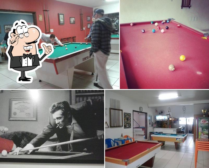 O interior do Xirú Snooker Bar