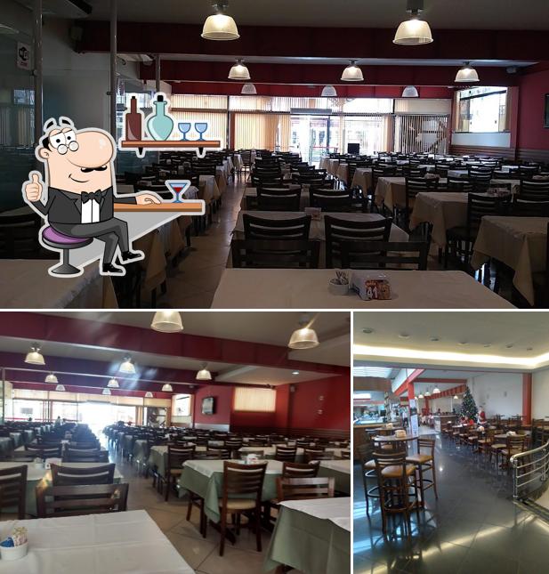 Sente em uma das mesas no Gramado Churrascaria - Pindamonhangaba - SP