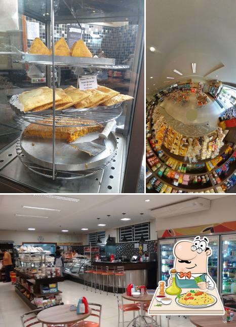 Esta é a foto mostrando comida e interior no Padaria Pão de Mel