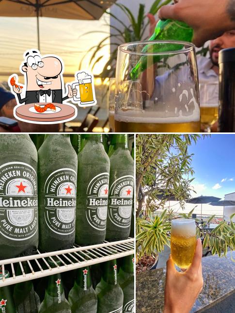 Peça um copo de cerveja leve ou escura