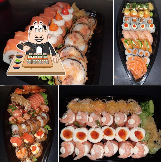 Rolos de sushi são disponibilizados no Bentôya Sushi Bar