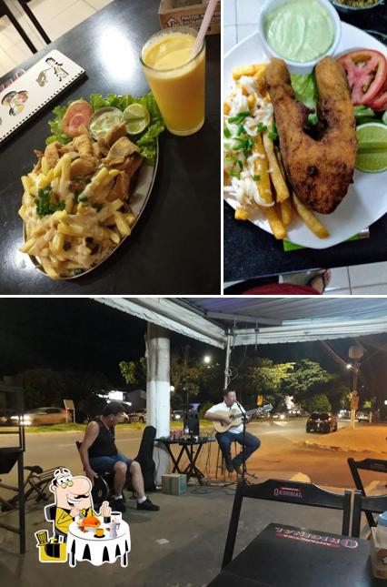 Entre diversos coisas, comida e interior podem ser encontrados no Rosario bar