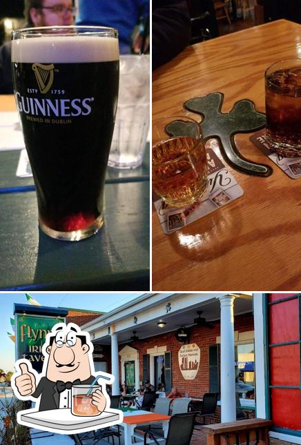 Las fotos de bebida y interior en Flynn's Irish Tavern