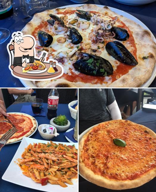 Scegli una pizza a Corniglia's Bakery and Local Food