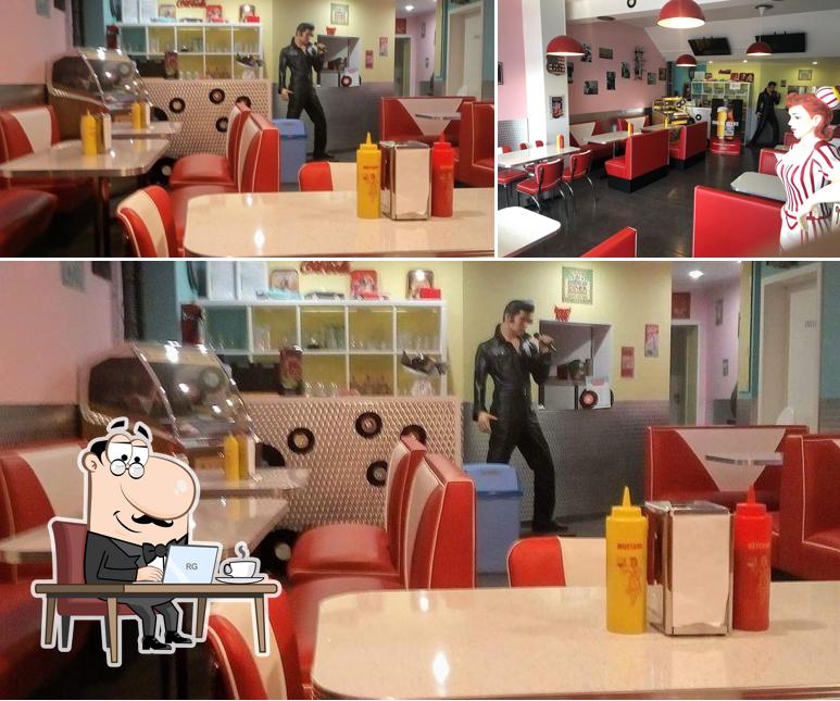 Installez-vous à l'une des tables de Good Time´s ( Kebab Rodange)
