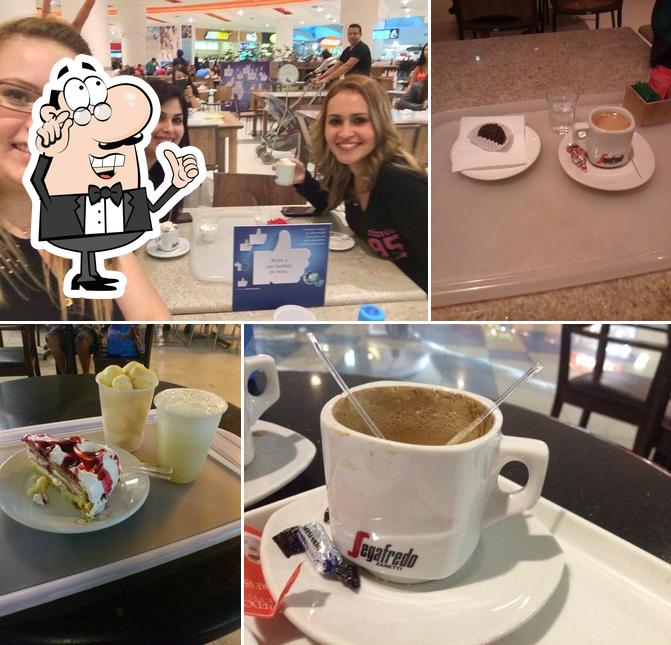 O interior do Café das Nações