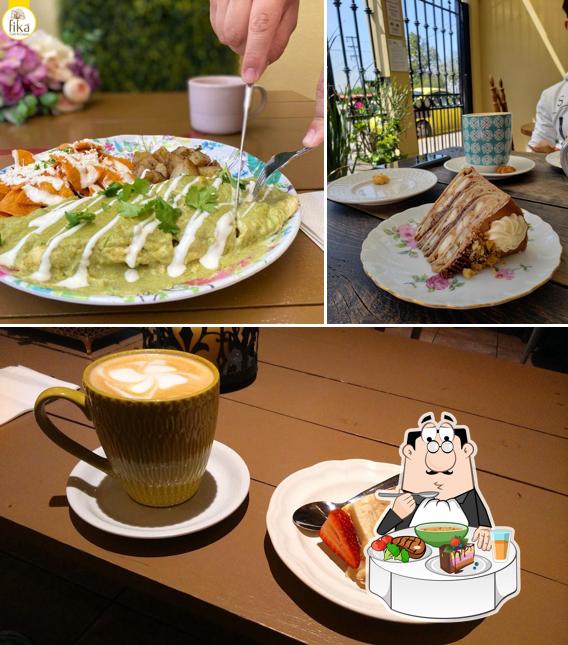 Mira las imágenes que muestran comedor y bebida en Fika Café & Crepas
