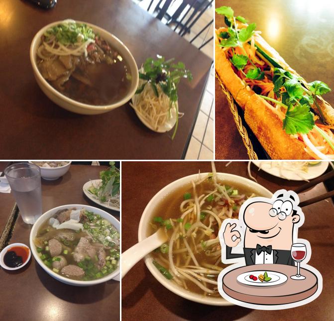 Блюда в "Phở Phượng Hồng Vietnamese Restaurant"