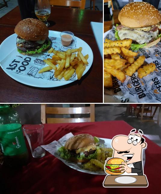 Delicie-se com um hambúrguer no Bambuluar
