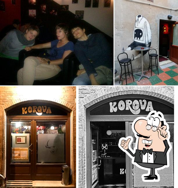Dai un'occhiata agli interni di Korova Milk Bar