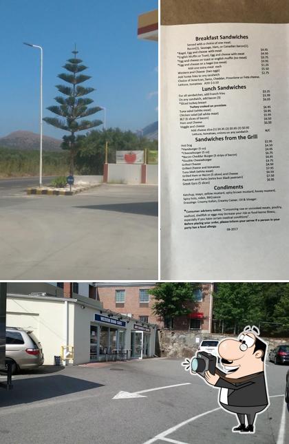 Weston Road Cafe in Wellesley Restaurant menu and reviews