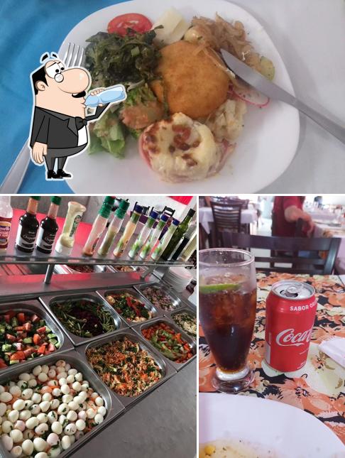 Entre diversos coisas, bebida e comida podem ser encontrados no Restaurante Jeitinho Brasileiro