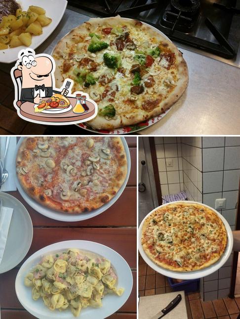Get pizza at Restaurant Sale e Pepe