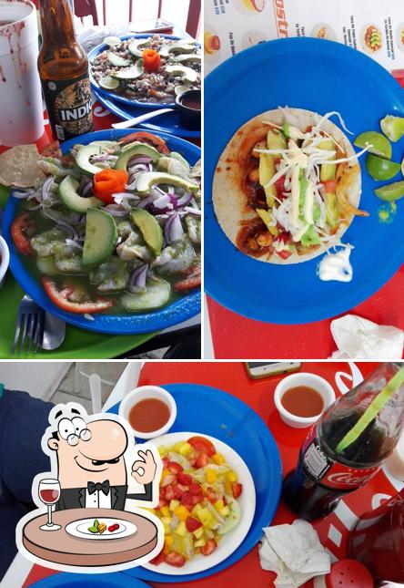 Еда в "Mariscos y tacos Sina"