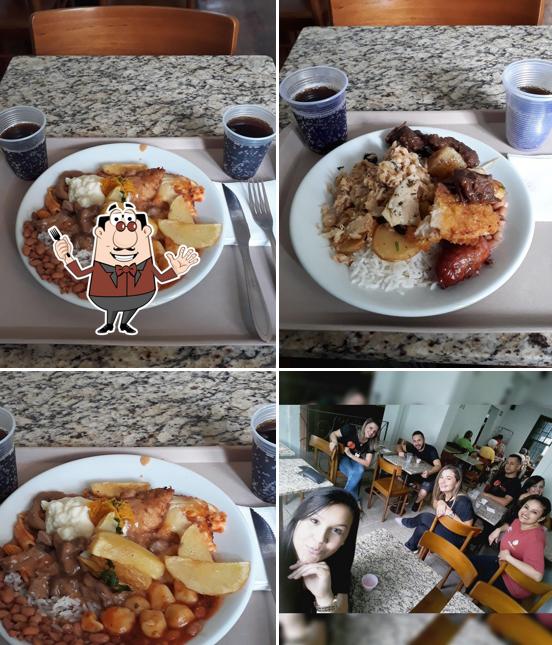 Comida em Restaurante Farol