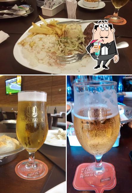 Estas son las fotografías que muestran bebida y comida en Ao Chopp do Gonzaga