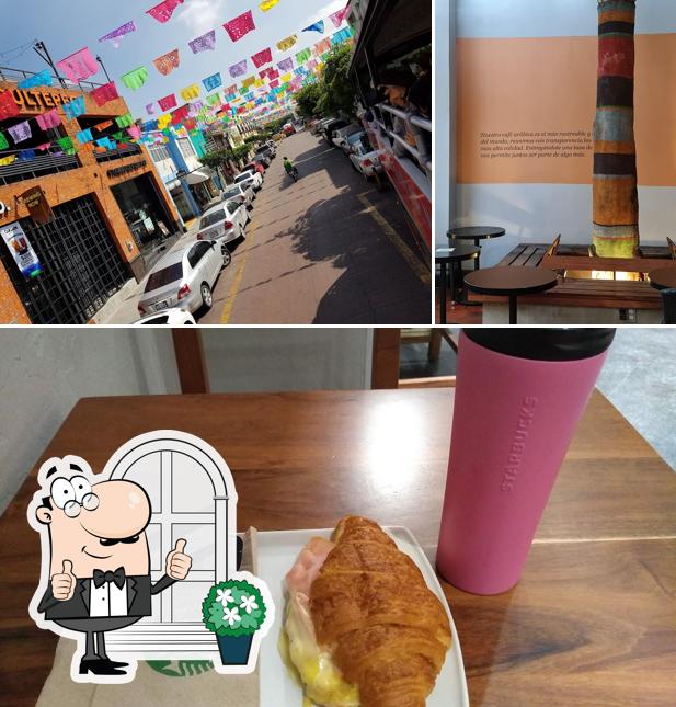 Las imágenes de exterior y comida en Starbucks Tlaquepaque