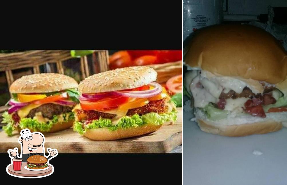 Prueba una hamburguesa en Restaurante E Lanchonete Império