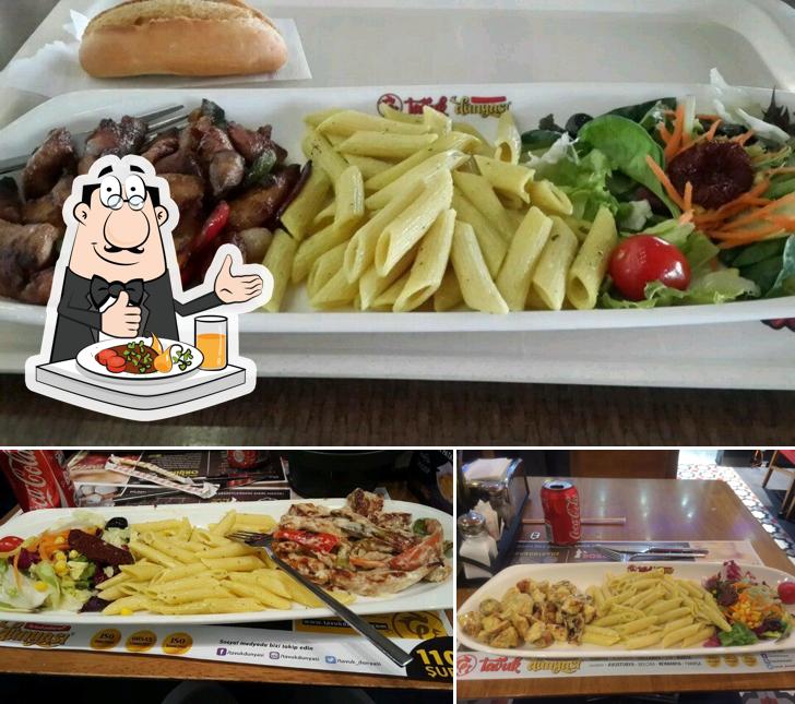 Еда и напитки - все это можно увидеть на этом снимке из Tavuk Dünyası Ncıty