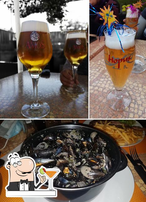 Фото, на котором видны напитки и еда в Cafe du soleil