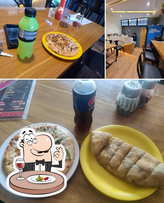 The picture of Pizzagram’s food and interior