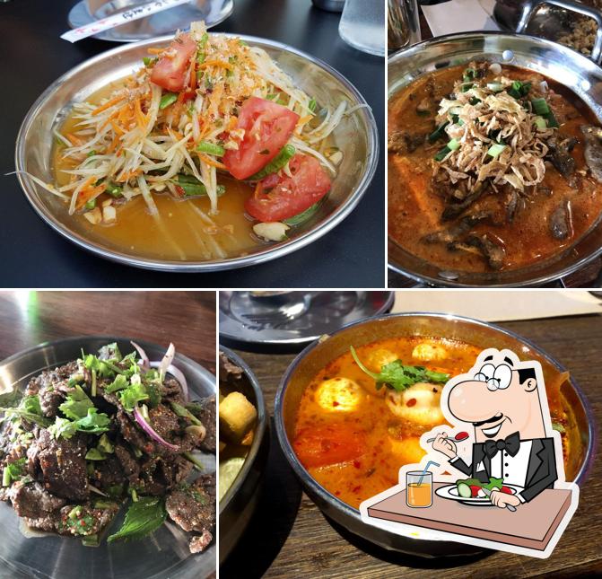 Еда в "EAT BKK Thai Kitchen & Bar (Steeles)"