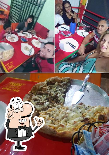 Entre diferentes coisas, interior e comida podem ser encontrados no Pizzaria Primo