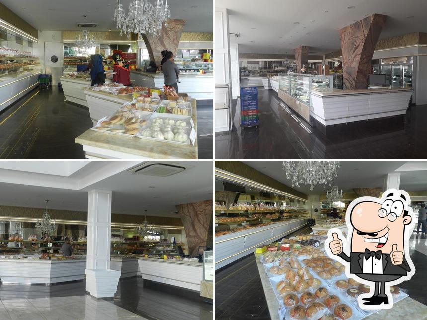 Crystal Bakery, Banjarmasin, Jl. Bumi Mas Raya No.3 Restaurant reviews