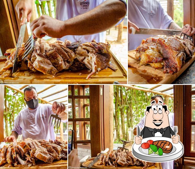 Escolha pratos de carne no Estância Gaúcha