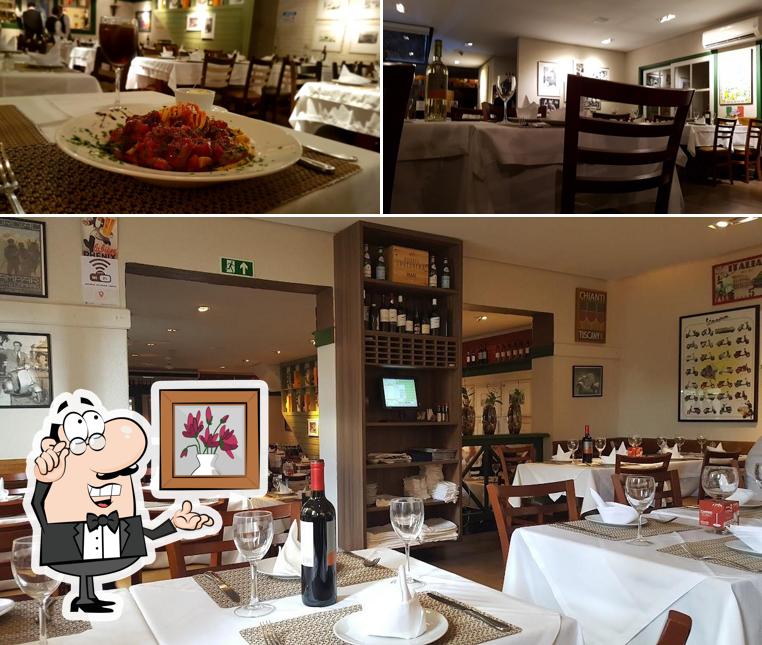 Sente em uma das mesas no Casaretto Pasta & Vinho