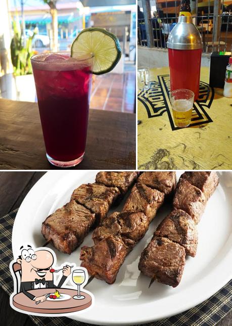 A comida e cerveja do restaurante