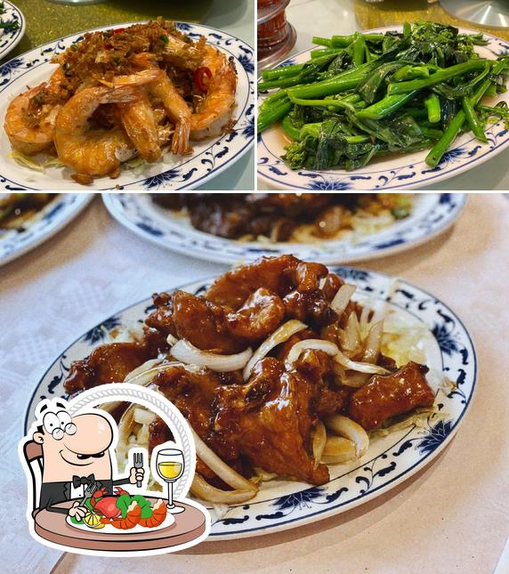 The visitors of Ming Tin B.V.明朝 can try various seafood dishes