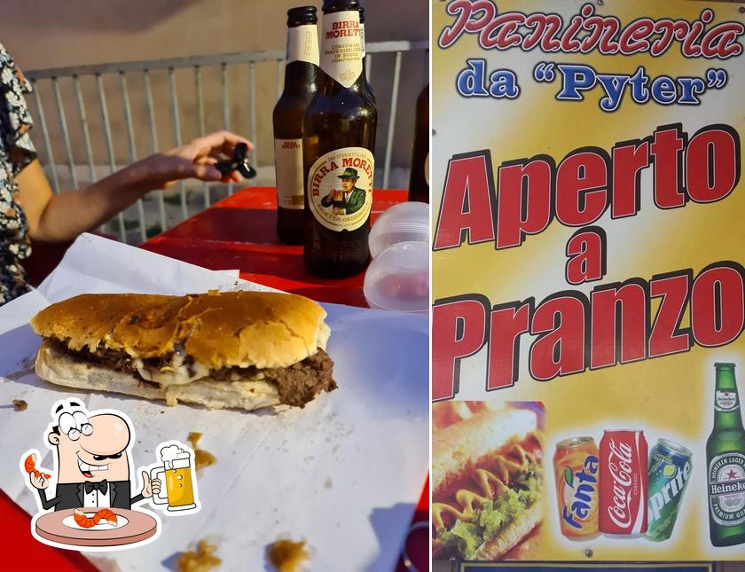 Puoi prenderti un rinfrescante bicchiere di birra chiara o scura