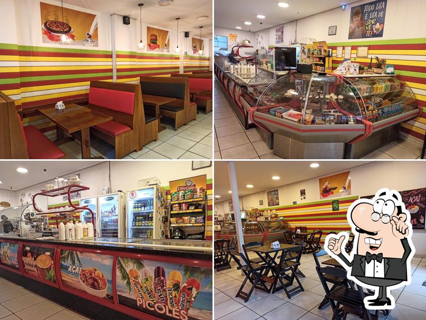 O interior do Milk Beer Sorveteria & Hamburgueria