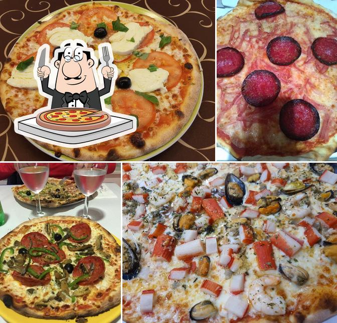 Pick pizza at Pizzaria Pizza'Dela