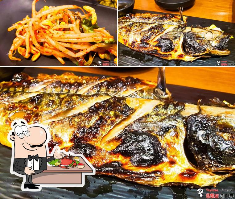 Get seafood at Manseok Gamagooi Annyeong Insadong