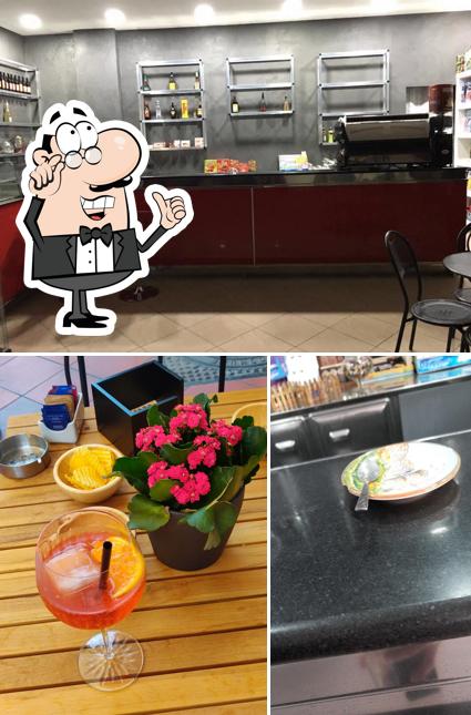 Tra le varie cose da Bar Mamino si possono trovare la interni e cibo