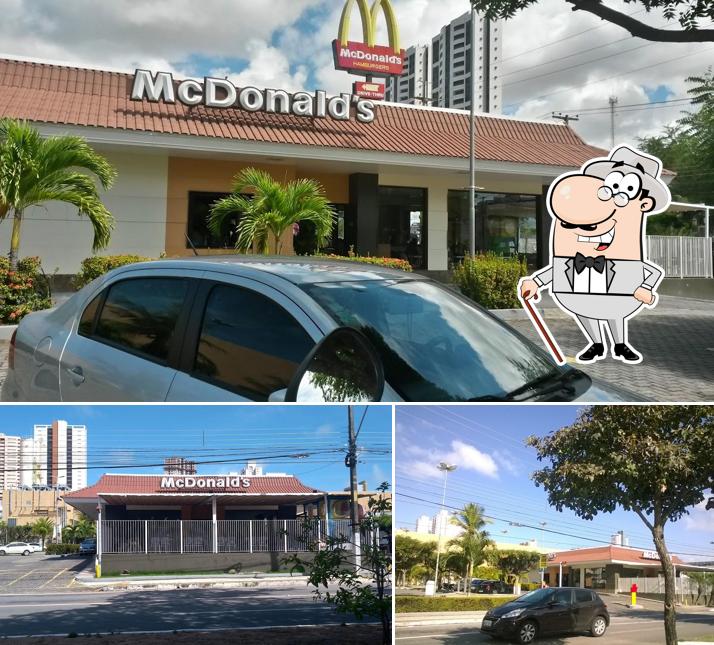 Desfrute da vista da área externa do McDonald's