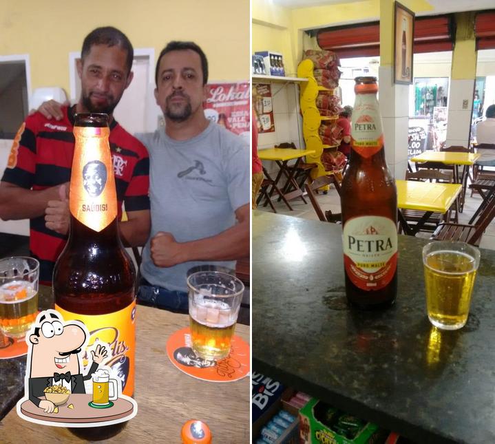 Peça um copo de cerveja leve ou escura